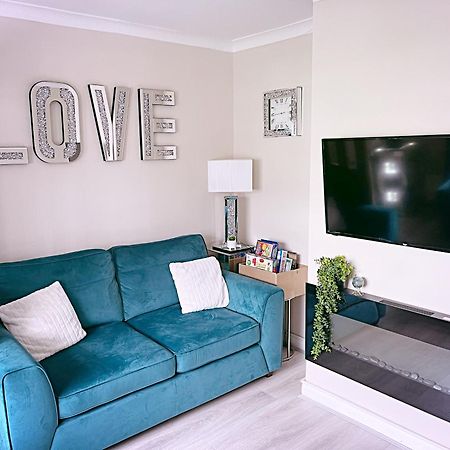 Entire 3-Bedroom Home In Oldham - Guest House Bagian luar foto