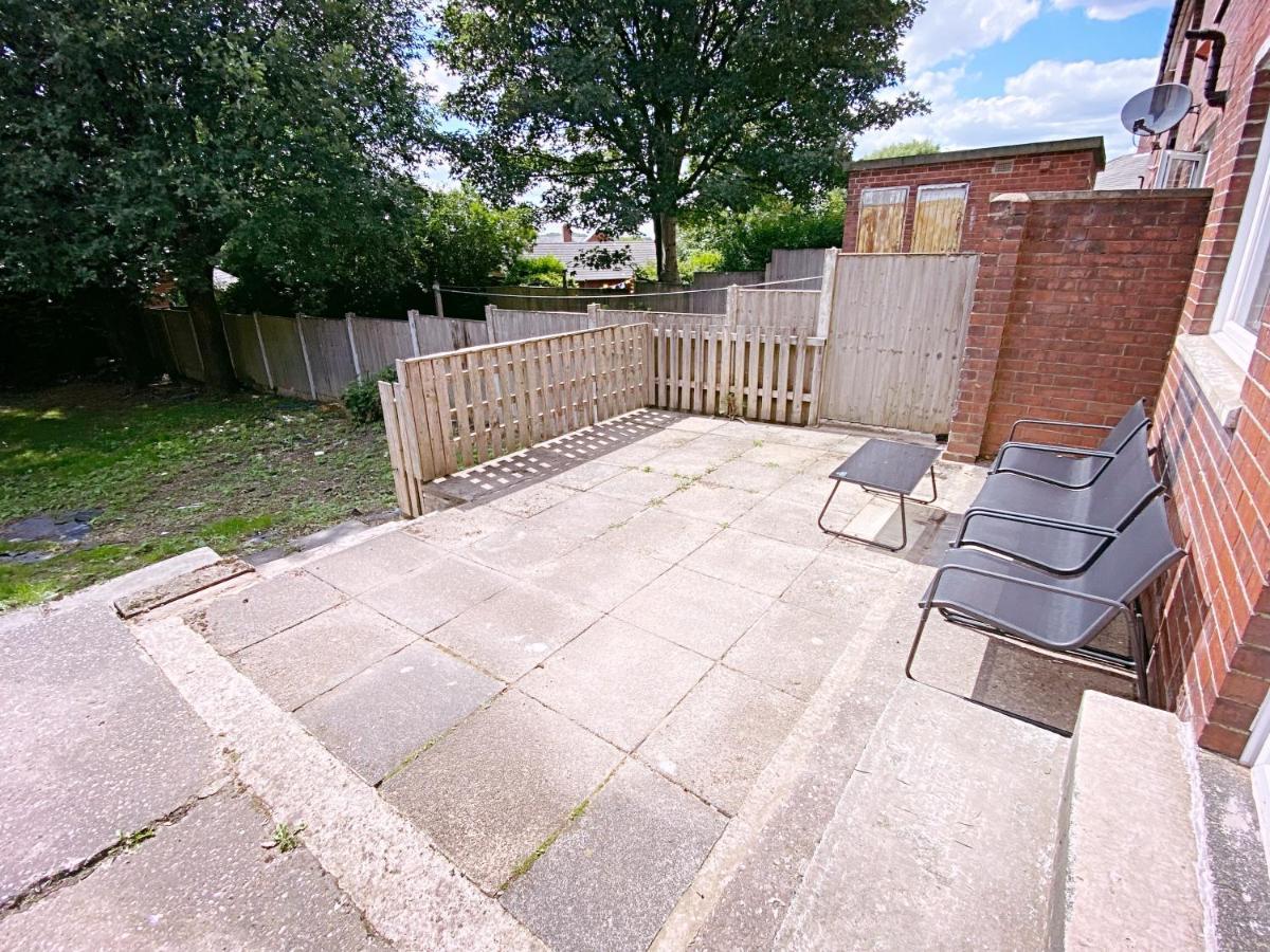 Entire 3-Bedroom Home In Oldham - Guest House Bagian luar foto