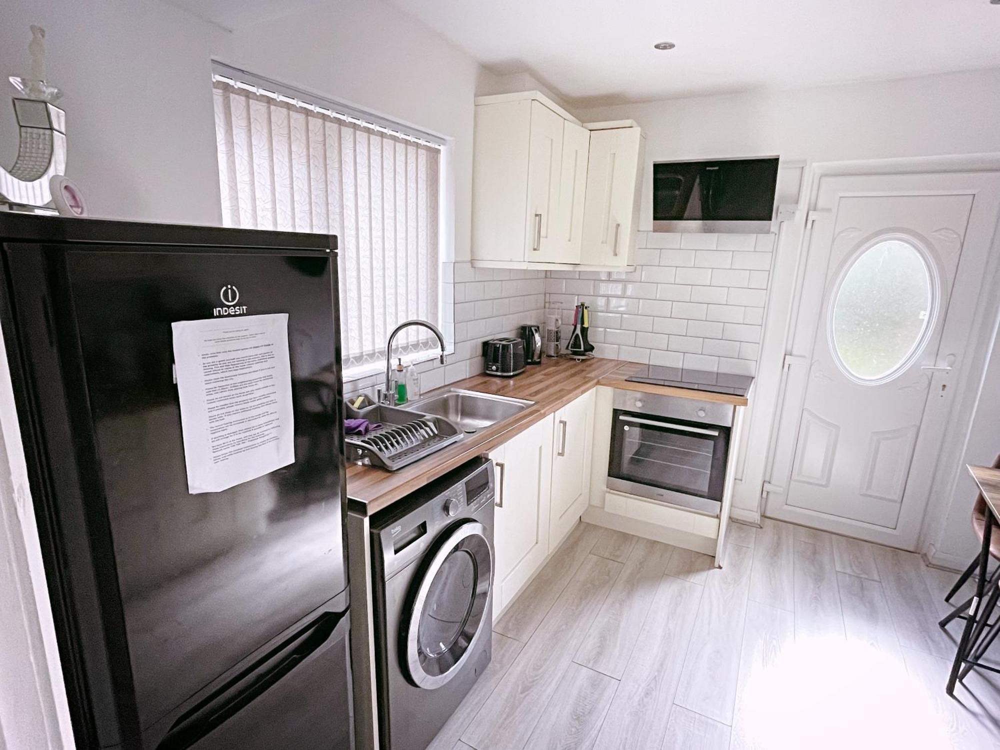 Entire 3-Bedroom Home In Oldham - Guest House Bagian luar foto