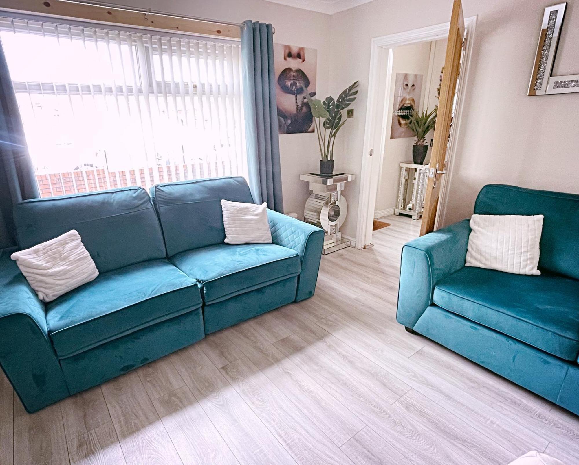 Entire 3-Bedroom Home In Oldham - Guest House Bagian luar foto