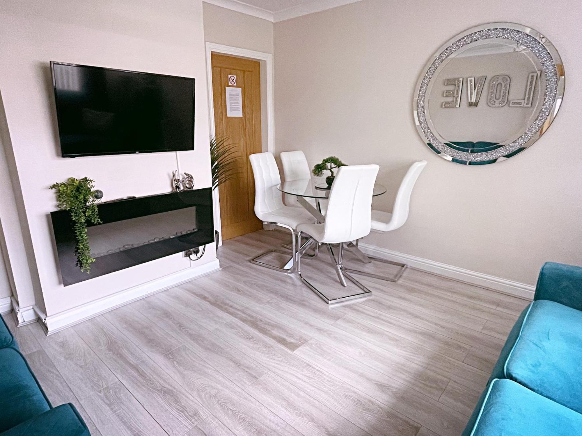 Entire 3-Bedroom Home In Oldham - Guest House Bagian luar foto