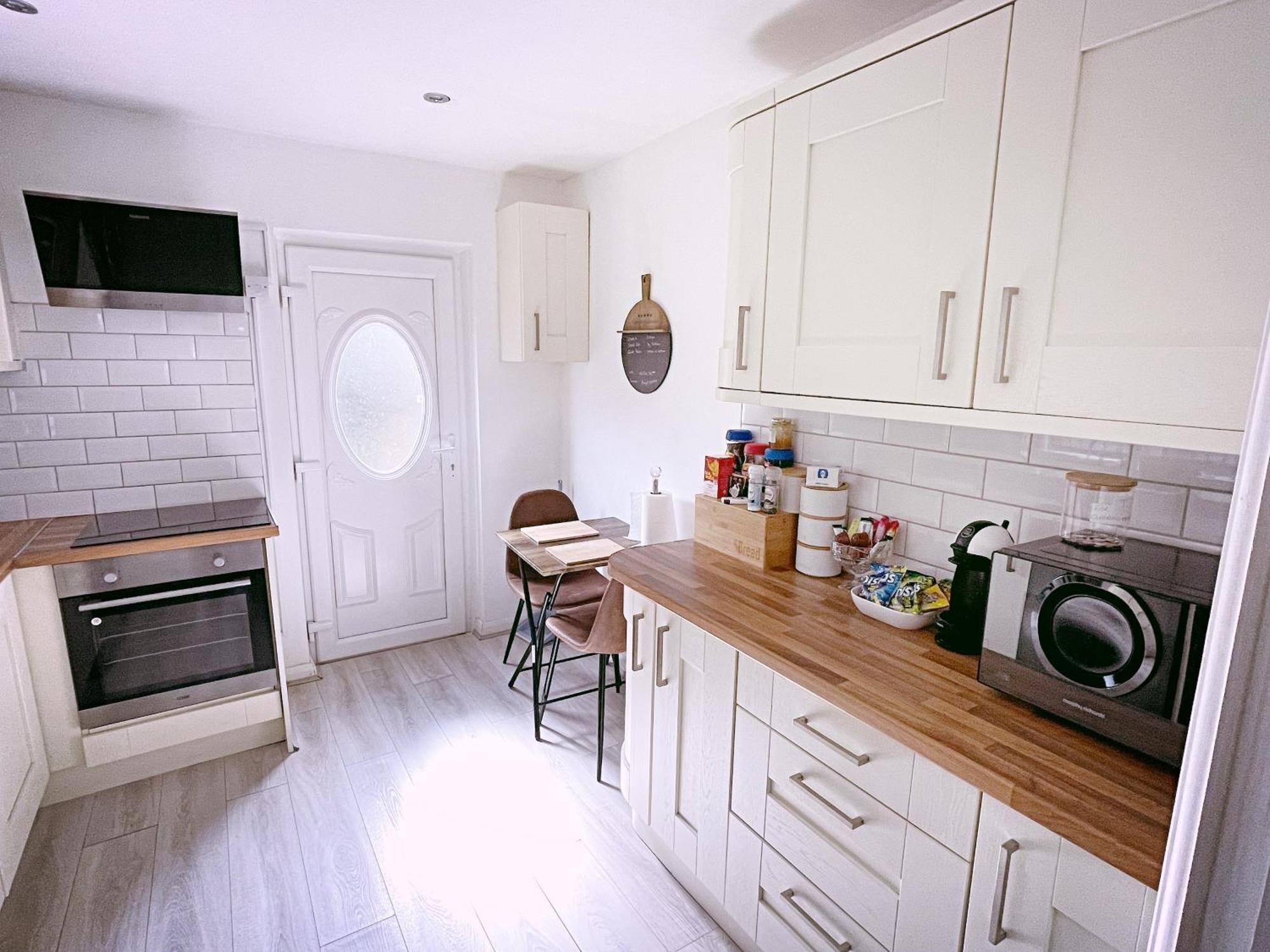 Entire 3-Bedroom Home In Oldham - Guest House Bagian luar foto