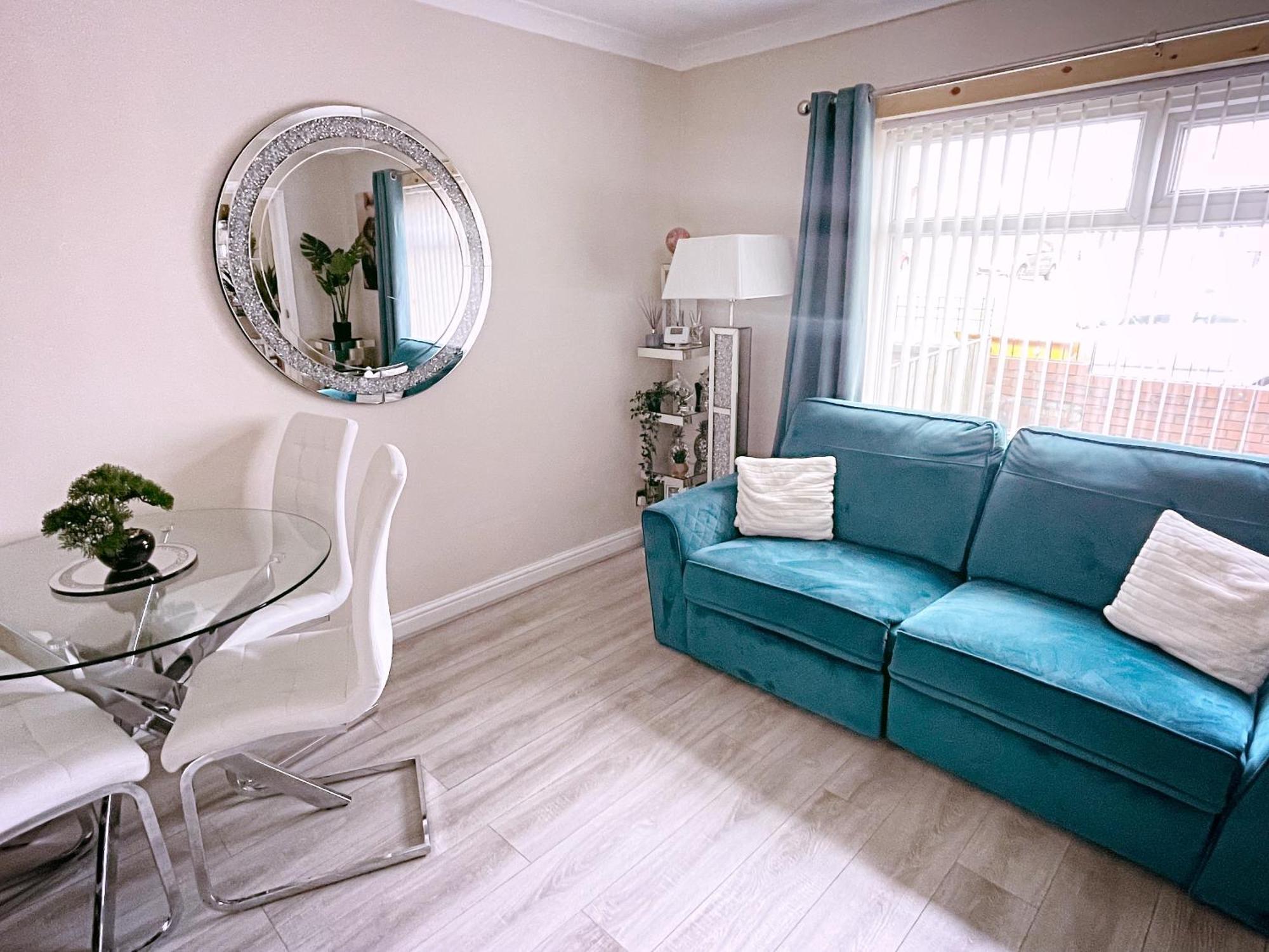 Entire 3-Bedroom Home In Oldham - Guest House Bagian luar foto